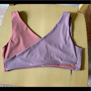 L twist sports bra